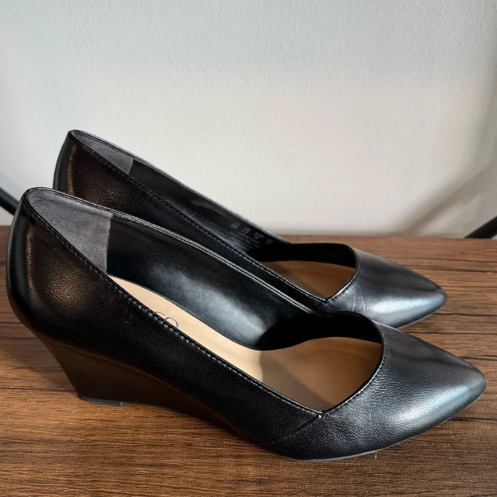 Franco Sarto Frankie Black Leather Wedge Pump - Size 6 Wide - Picture 4 of 7